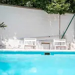 Newly Renovated W Pool & Bikeparking Penzion