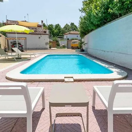 Newly Renovated W Pool & Bikeparking Guest house Girona