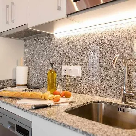 Newly Renovated W Pool & Bikeparking Guest house Girona
