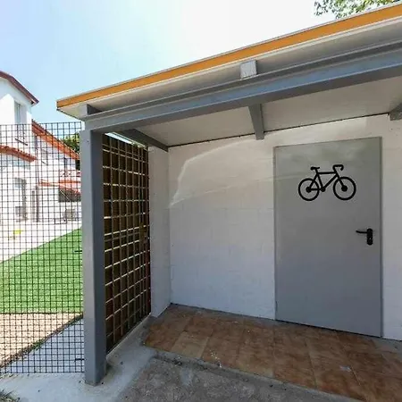Newly Renovated W Pool & Bikeparking