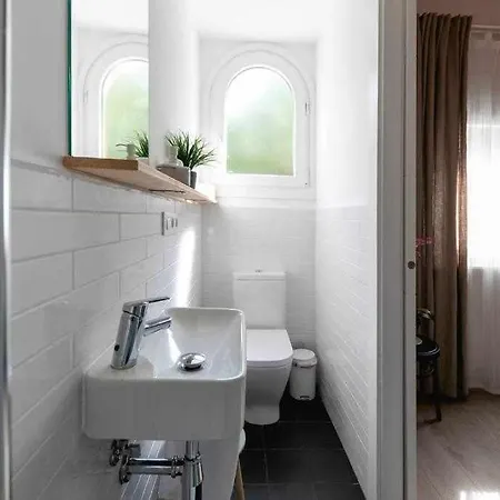 Newly Renovated W Pool & Bikeparking Guest house *