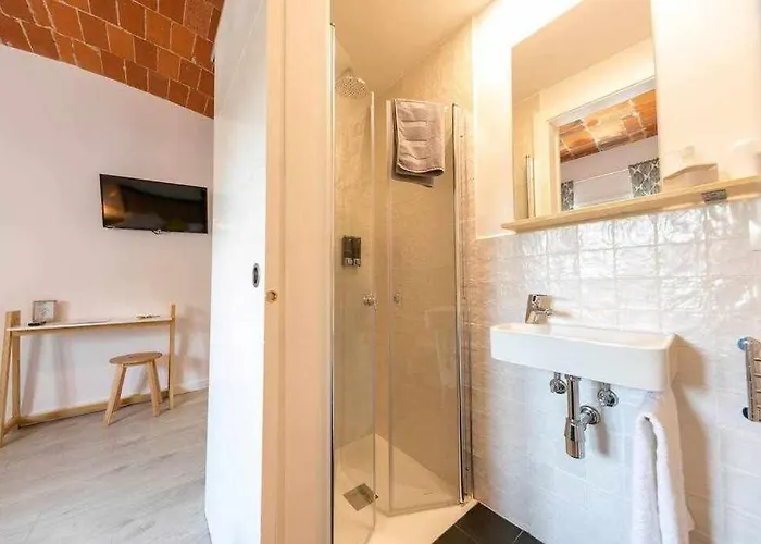 Newly Renovated W Pool & Bikeparking 4* Girona