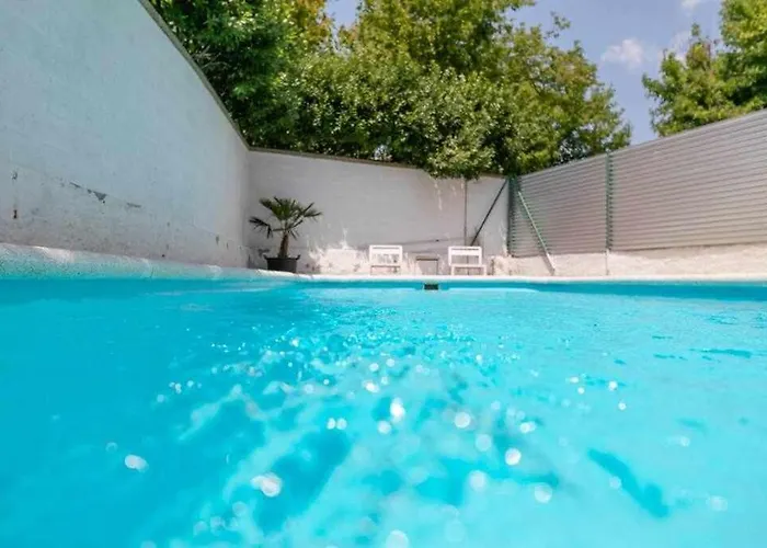 Newly Renovated W Pool & Bikeparking