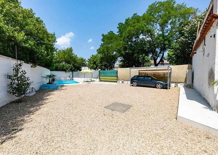 Newly Renovated W Pool & Bikeparking Χιρόνα